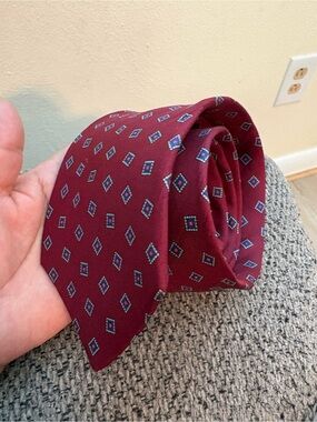 Paco Rabanne Mens Burgundy Geometric Silk Tie